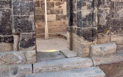 Granitstein als Informationsträger in der Heiligen Architektur